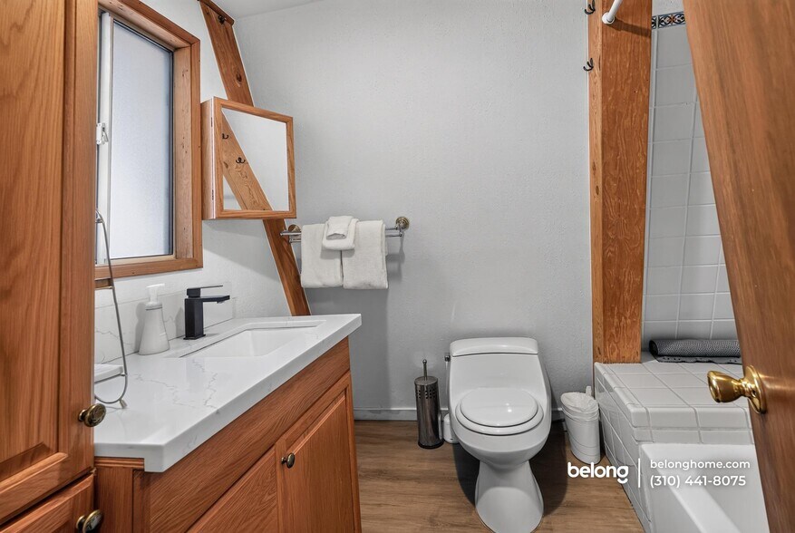 Building Photo - 1295 Balsam Dr