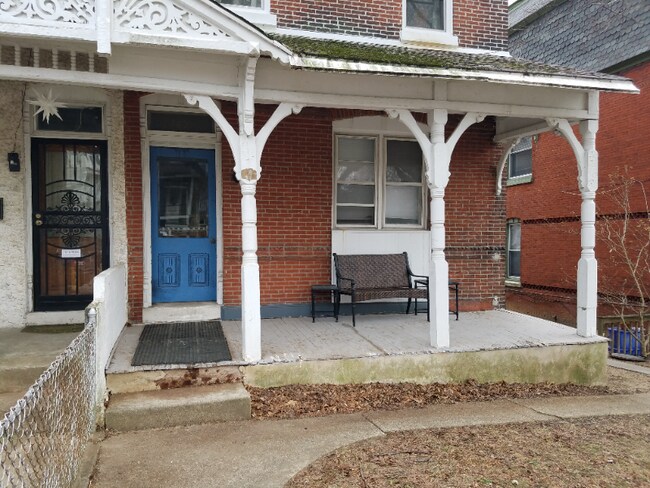 Building Photo - 162 Sumac St