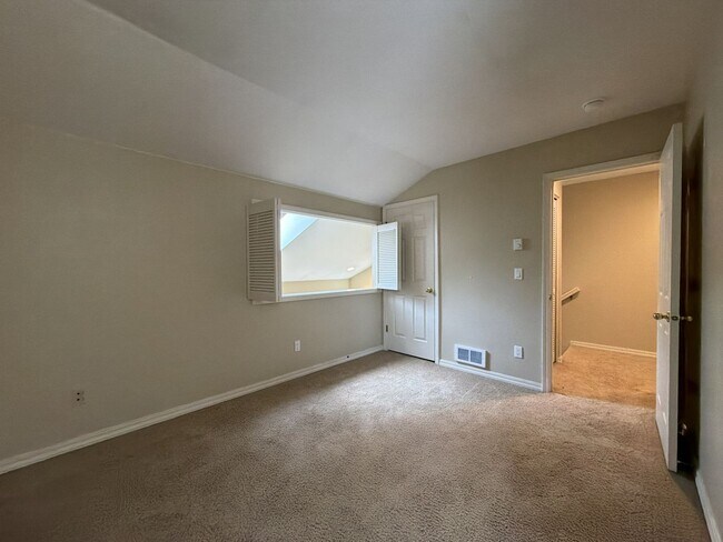 Building Photo - 9605 NW Miller Hill Dr