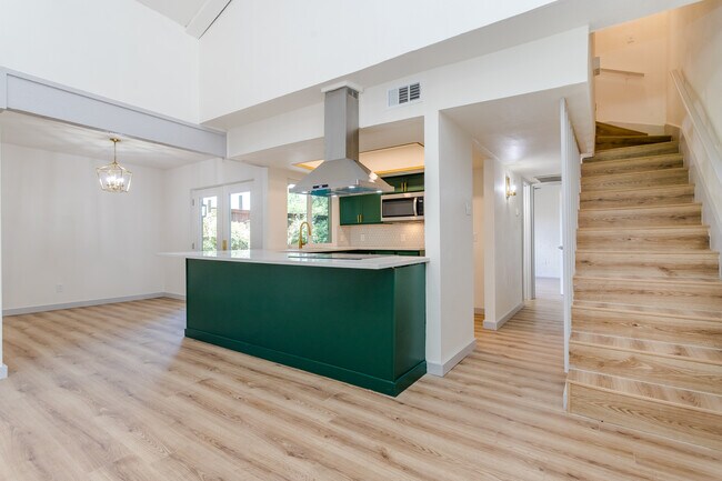 Building Photo - 2026 Via Ballena