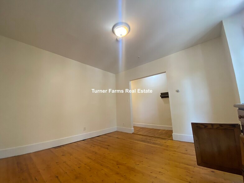 Building Photo - 42 Florence St