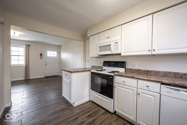 Building Photo - 140 Maple Park Dr