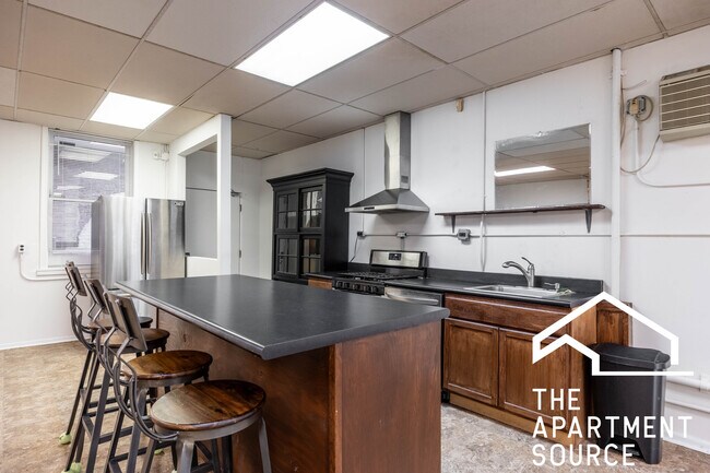 Building Photo - 3605 N Damen Ave