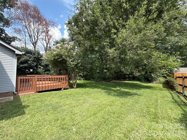 Building Photo - 11111 Meadow Bank Ln