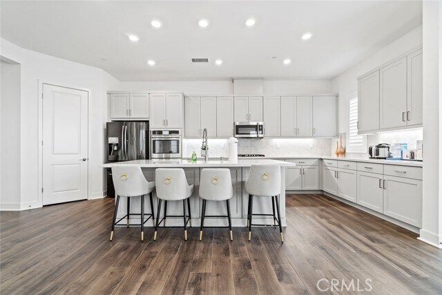 Building Photo - 9337 Astor