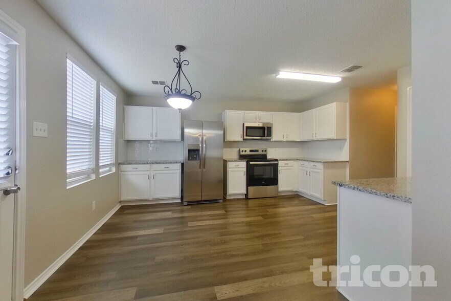 Building Photo - 2029 W Grove Ln