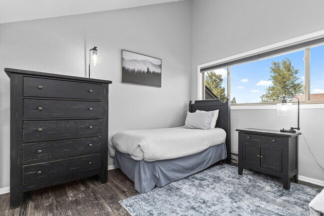 Building Photo - 2875 Village Dr