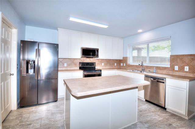 Building Photo - 3913 Plymouth Dr