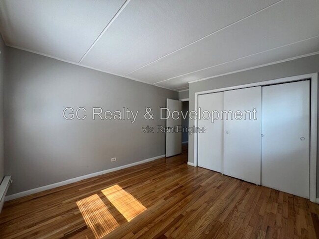 Building Photo - 231 Uteg St