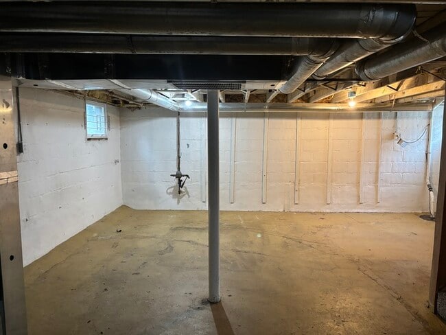 Building Photo - 73 N Oakley Ave