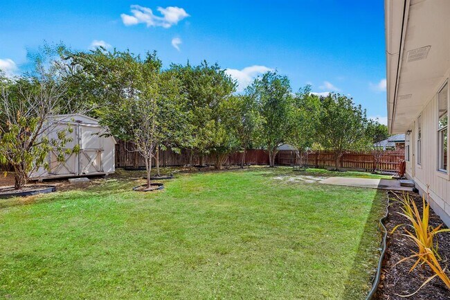 Building Photo - 1208 Lochaline Loop