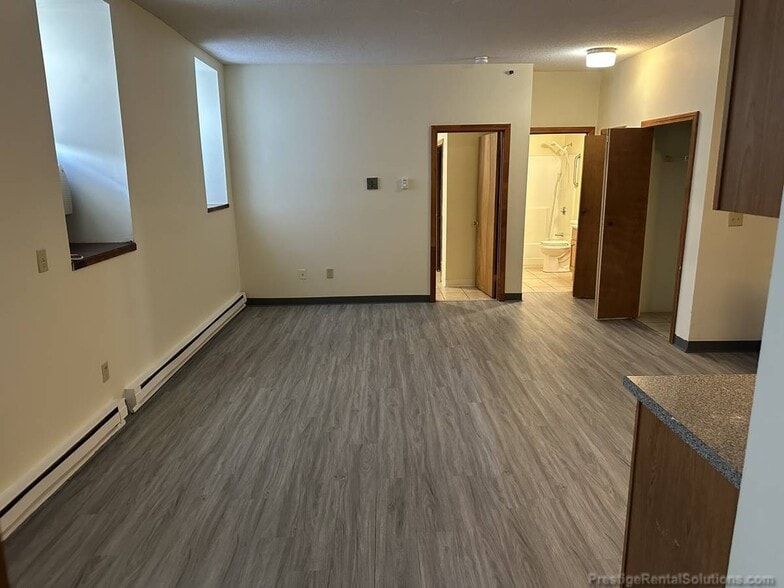 Building Photo - 21 Willow St