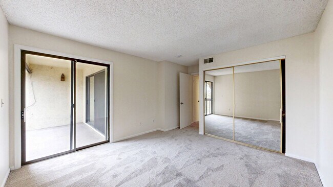 Building Photo - 13950 E Oxford Pl