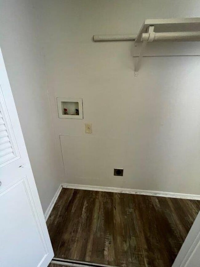 Building Photo - 9508 Emerald Park Dr