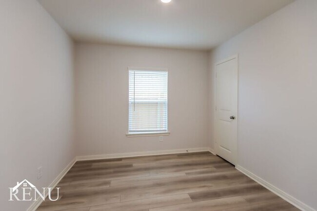 Building Photo - 10421 Sweetwater Creek Dr