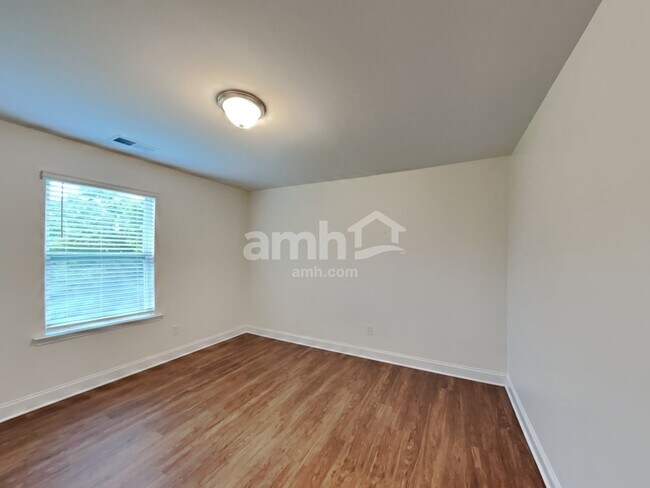 Building Photo - 136 Hamilton Park Dr