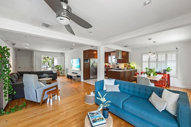 Building Photo - 9025 Dickens Ave