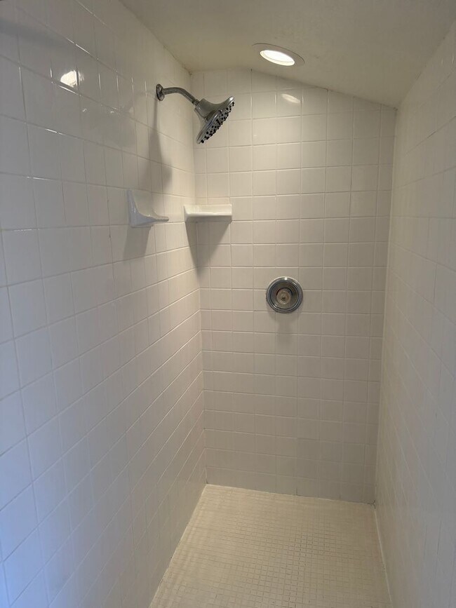 Building Photo - 863 G St