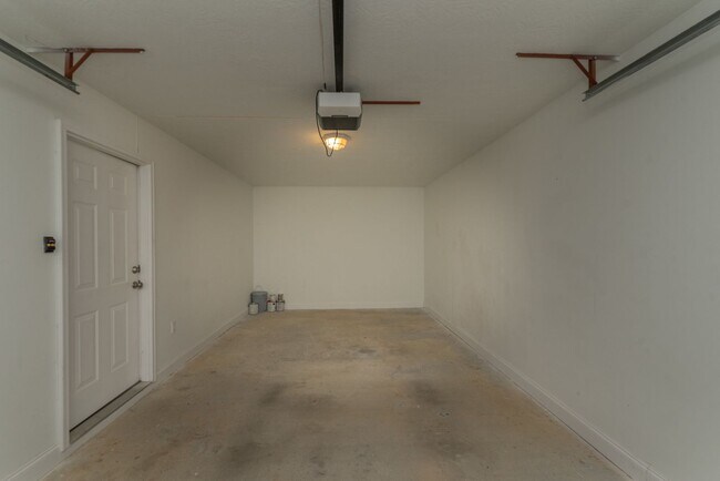 Building Photo - $1,525- 2 Bed/2 Bath house for rent in West Augusta, Total Electric!