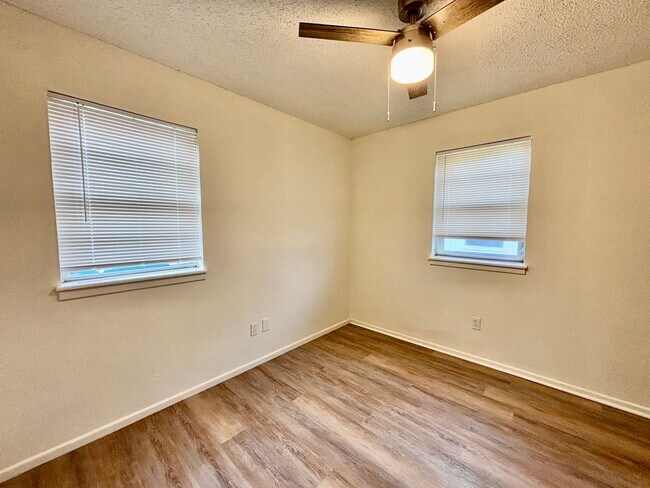 Building Photo - Pre-leasing for February - Updated 3 Bedroom 2 Bathroom Home