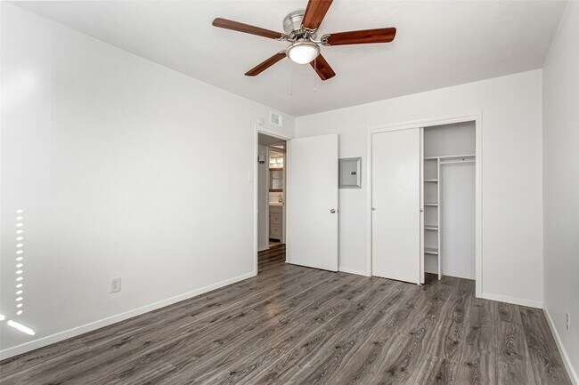 Building Photo - 5722 Gaston Ave