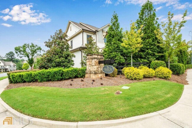 Building Photo - 600 Thornhill Ln