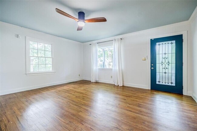 Building Photo - 183 Locust St NE