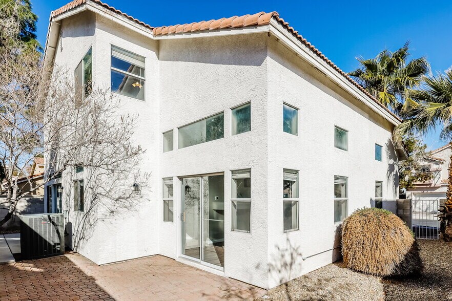 Building Photo - 2181 Hearts Club Dr