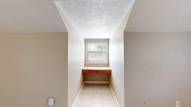 Building Photo - 1002 Hardwood Ln