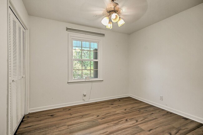Building Photo - Beautiful split foyer home in Colonial Hei...