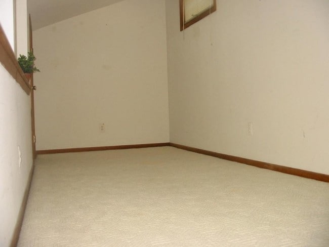 Loft - 422 Iroquois Ct