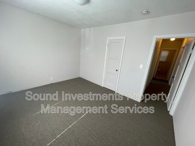 Building Photo - 2611 76th Ave