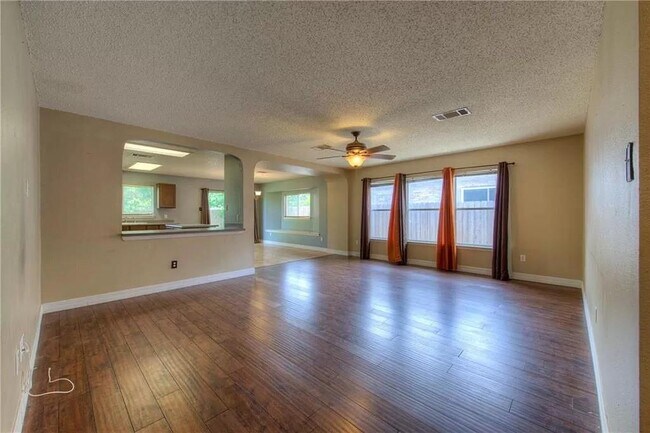 Building Photo - 2513 Glen Field Dr