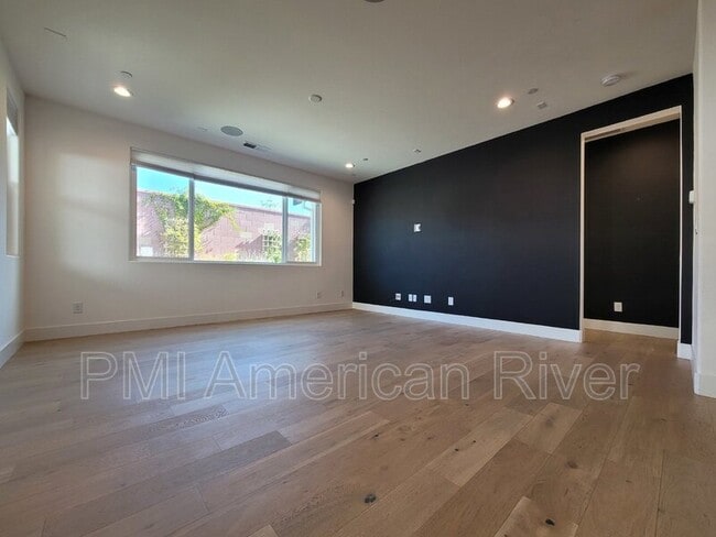 Building Photo - 12773 Tower Beach Way