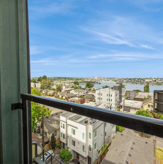 Building Photo - 1 bedroom in Seattle WA 98109