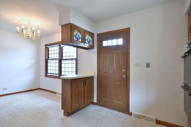 Building Photo - 8006 W Courtland Ave