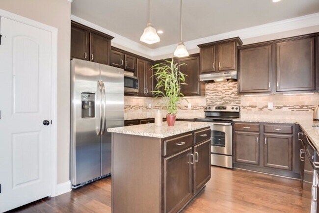 Building Photo - 260 Wentworth Pl