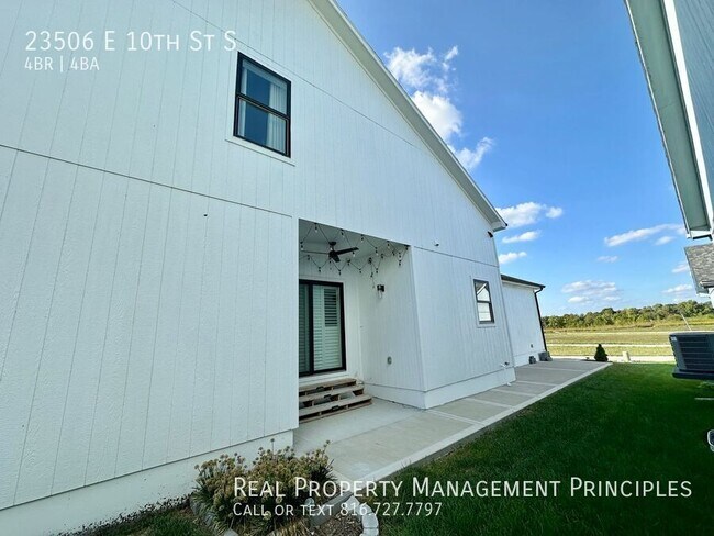 Building Photo - 23506 E 10th St S