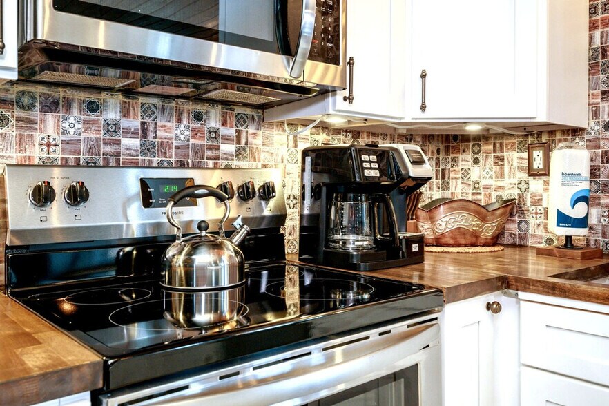 Building Photo - 4000 Gulf Terrace Dr