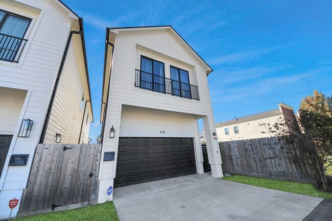 Building Photo - 410 E 41st St