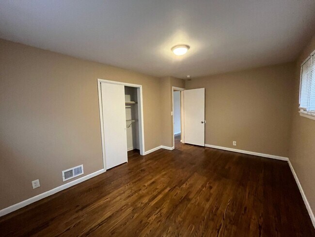 Building Photo - 780 Doris Jane Ave