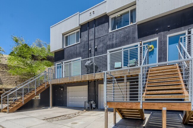 Building Photo - 520 Superior St