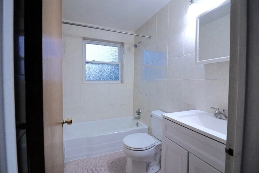 Building Photo - 47 Broadway