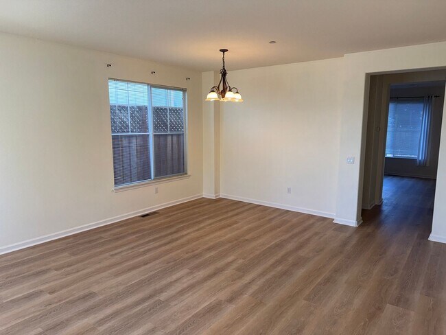 Building Photo - Great 3 bed 2.5 bath single family home in Windsor! Brand New Flooring and Paint!