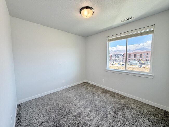 Building Photo - 738 N 260 W