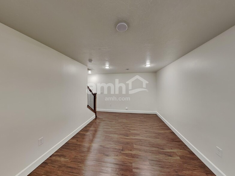 Building Photo - 1278 Vlg Grn Trl
