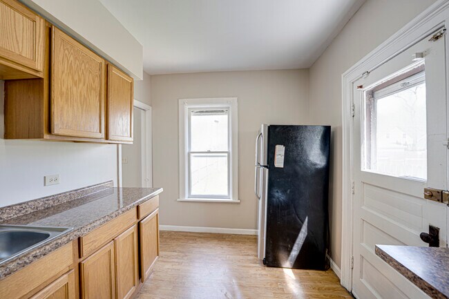 Building Photo - 371 Cedar St