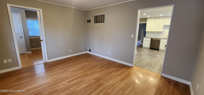 Building Photo - 208 Colonial Dr