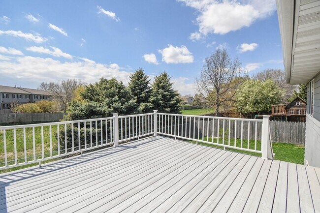 Building Photo - 4405 W Antelope Dr