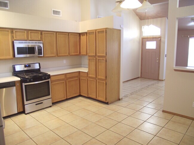 Building Photo - North HIlls in Northeast El Paso 3 bed Refrig A/C
